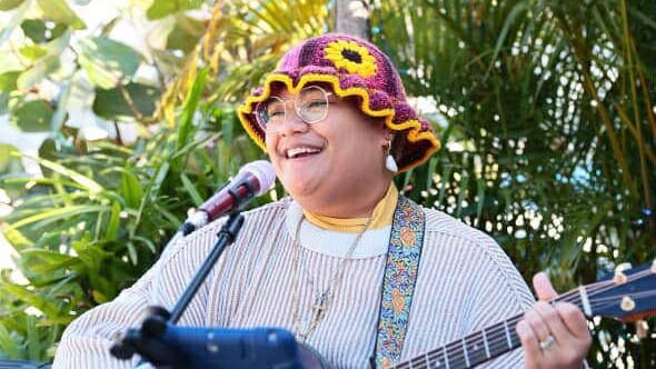 Fo’i Brings Songs (and Mismatched Earrings) to Story Keepers